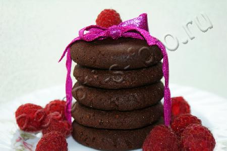 Рецепт: Шоколадо-малиновое печенье (постное)